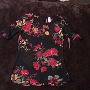 Cute flower top NWT